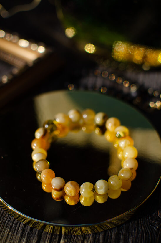 Rokasspradze saulainā 